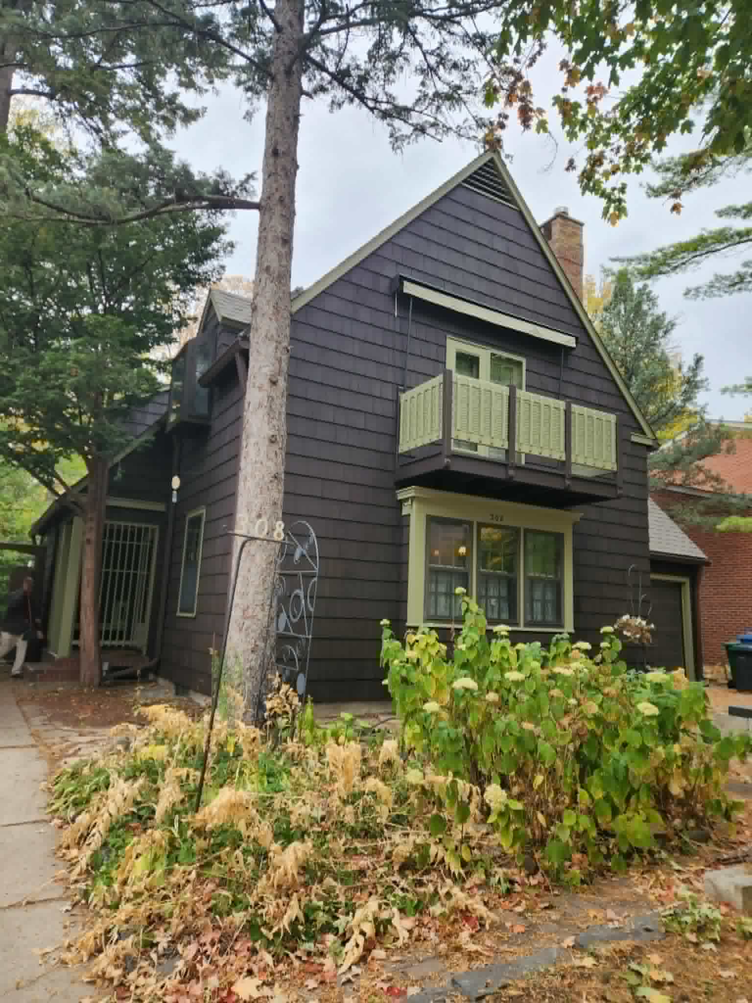 House after pair 8